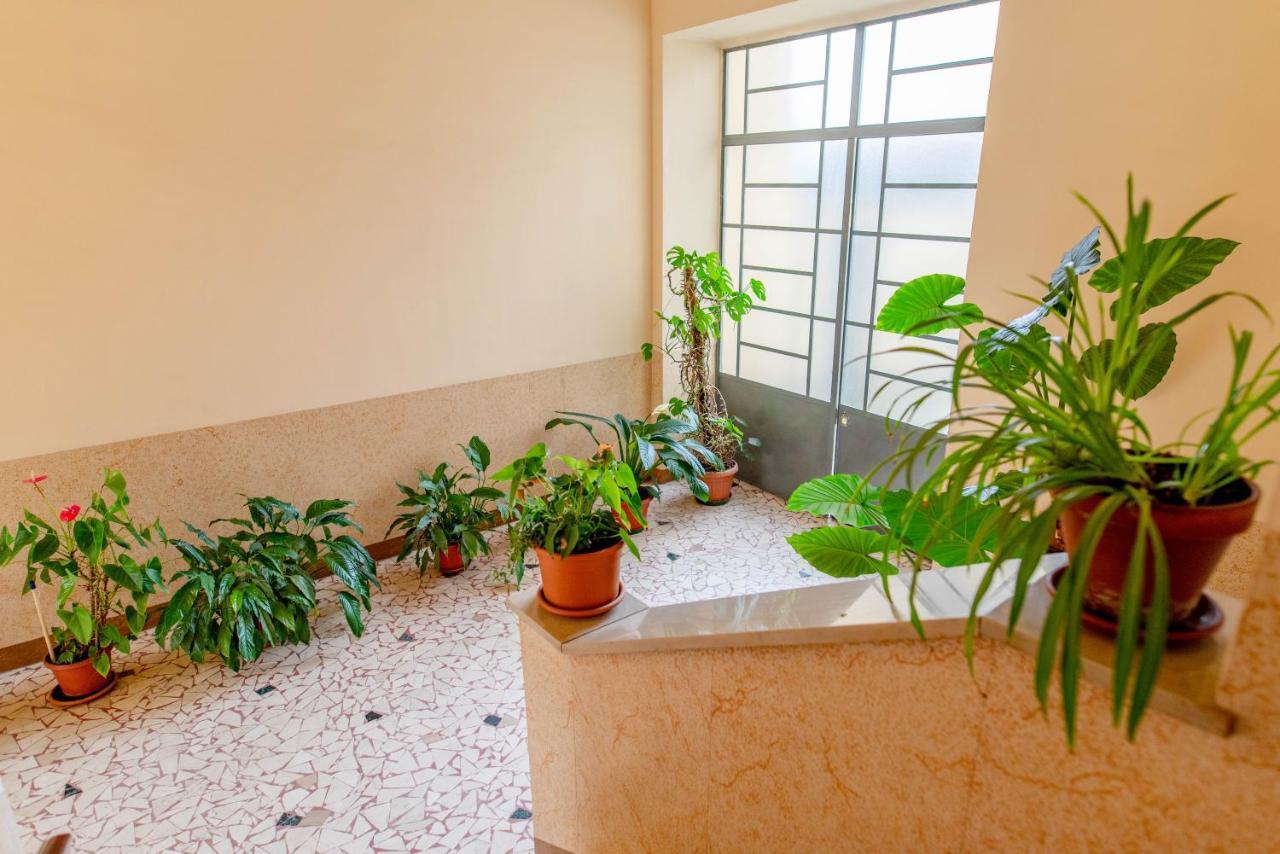 Apartment White - Metro Massaua
