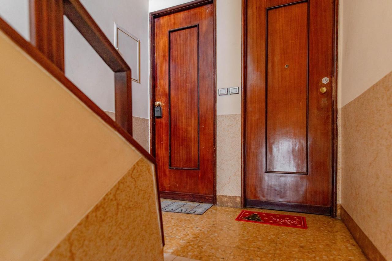 White - Metro Massaua Apartment Turin